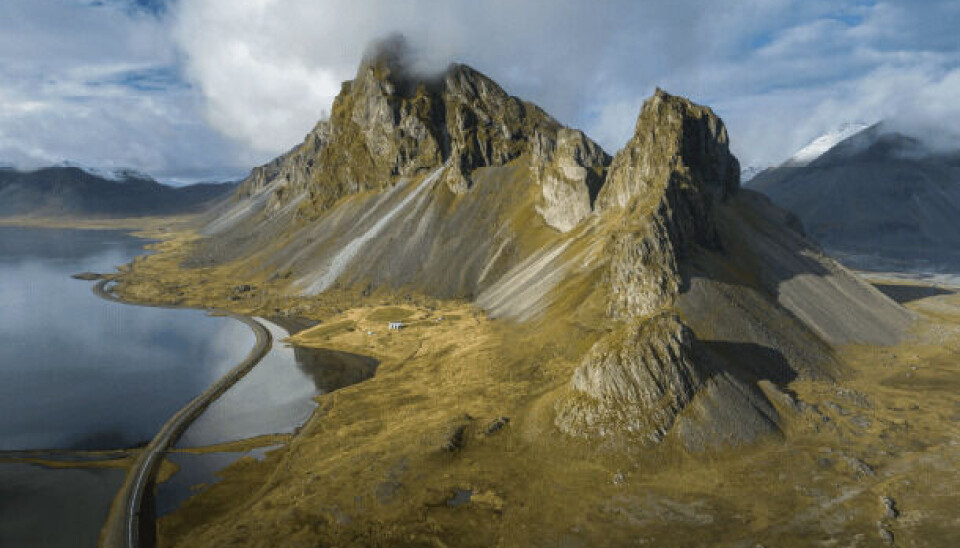 Bjerget Eystrahorn på Islands sydøstlige kyst. Foto: Ikke AI.