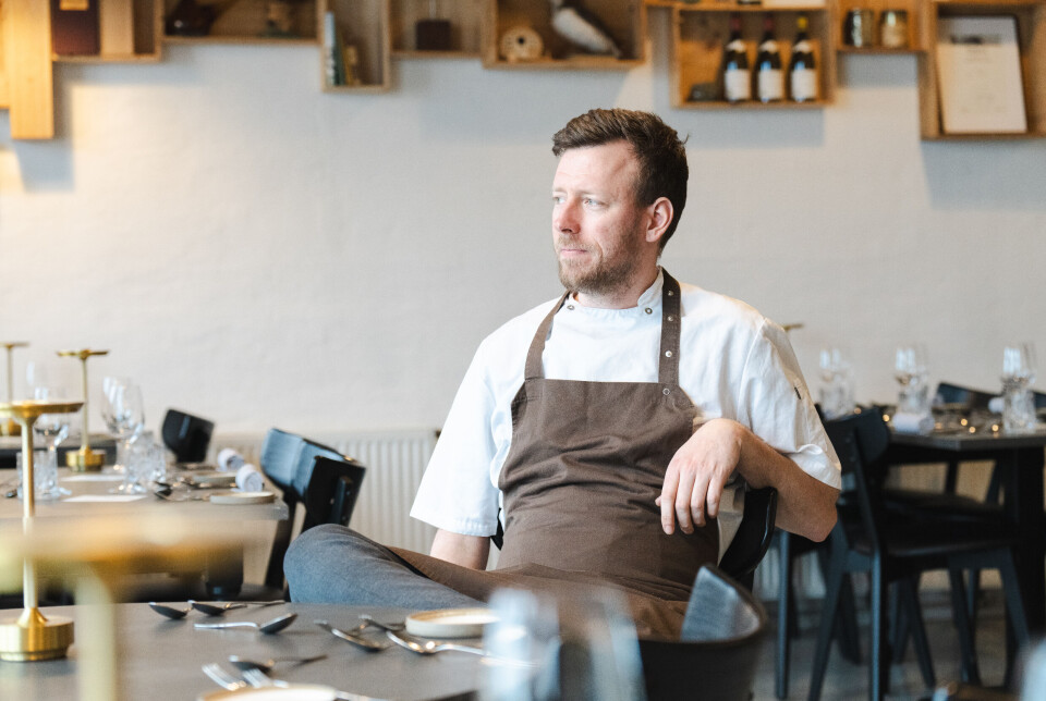 Med en forkærlighed for det uperfekte og uforudsigelige er det havnen i Hirtshals, der danner rammen om Simon Emil Schiøtt Christensens køkken.