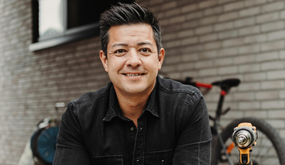 Dennis Lindequist fra ’I hus til halsen’: ”Tanktoppen er blevet en del af mit image”