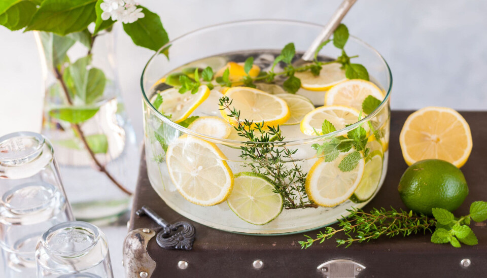 Gør sommerfesten til en succes (og slip for at mixe drinks i timevis)