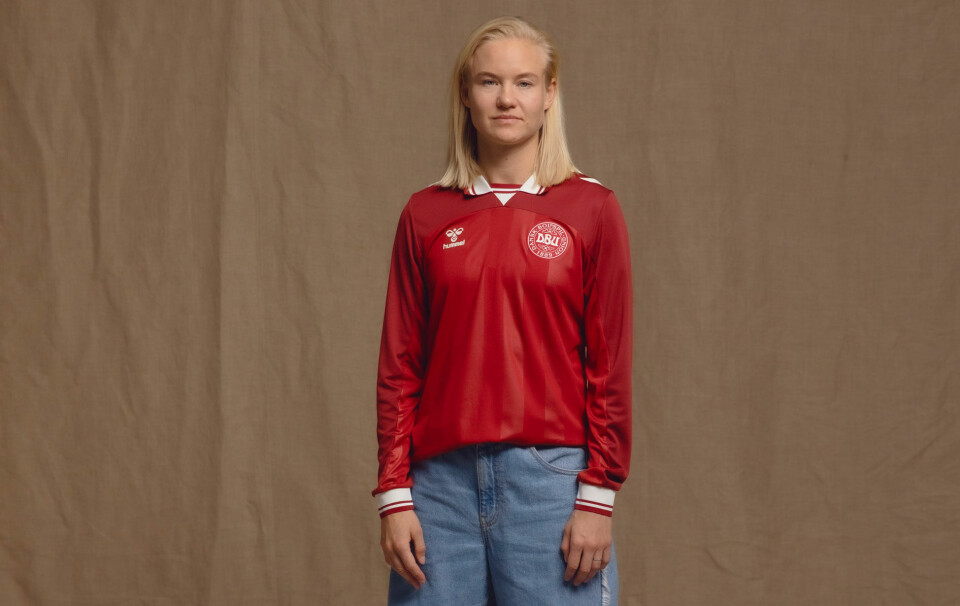 Pernille Harder i den nye landsholdstrøje.