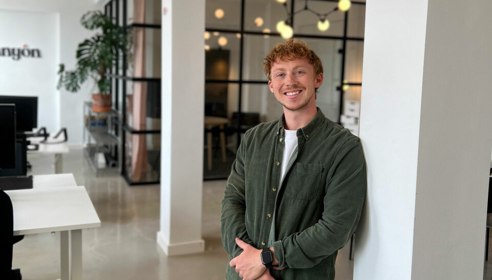 29-årige Magnus Schou gamblede sin børneopsparing på glamping – nu er han på Forbes' talentliste
