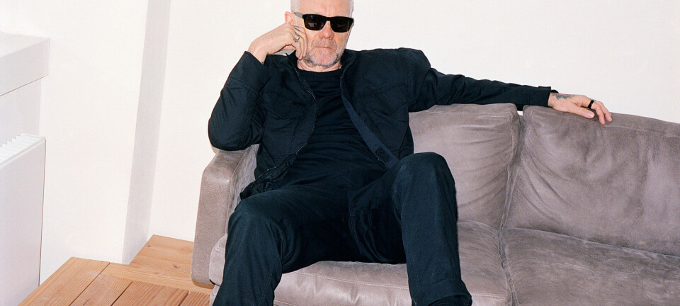 Casper Christensen springer ud som brilledesigner