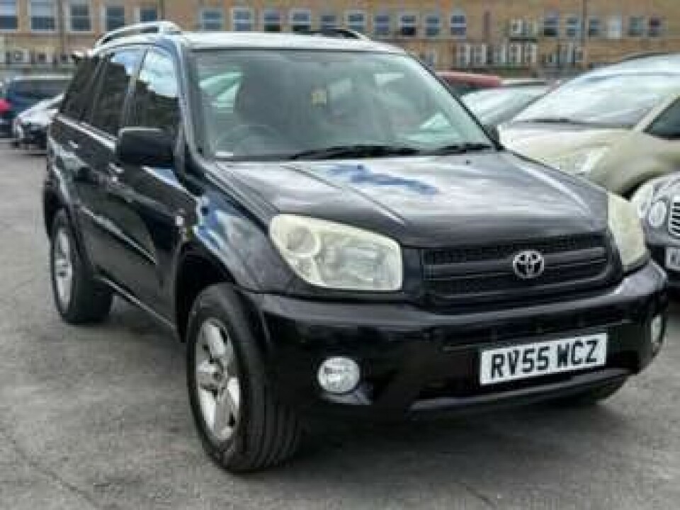 Stemmen, der luller dig i Tour-lur, sværger til Mercedes