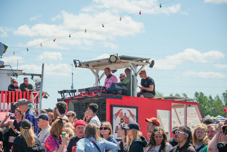 Solen skinnede på Roskildes modigste: Nøgne løbere satte fart på festivalens mest afklædte tradition