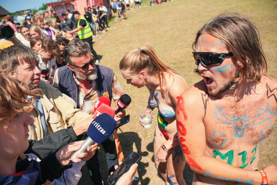 Solen skinnede på Roskildes modigste: Nøgne løbere satte fart på festivalens mest afklædte tradition