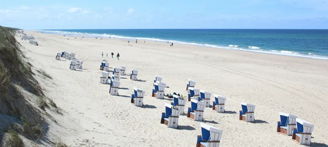 På skinner til stranden: Her er de bedste badebyer i Europa, du kan komme til med tog