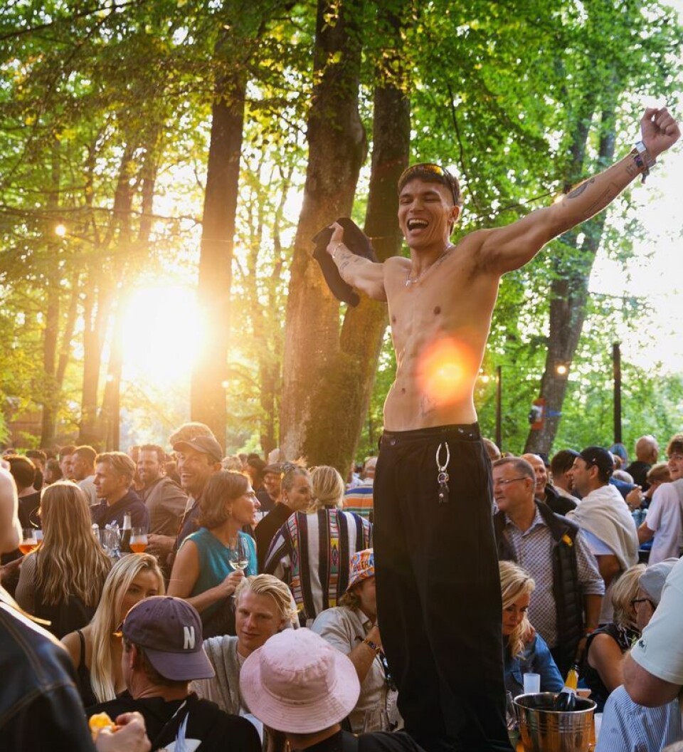 Kom med på arbejde i Smukfests vildeste bar: ”Vi har en flaske til 29.000, og den skal sgu nok blive nappet”