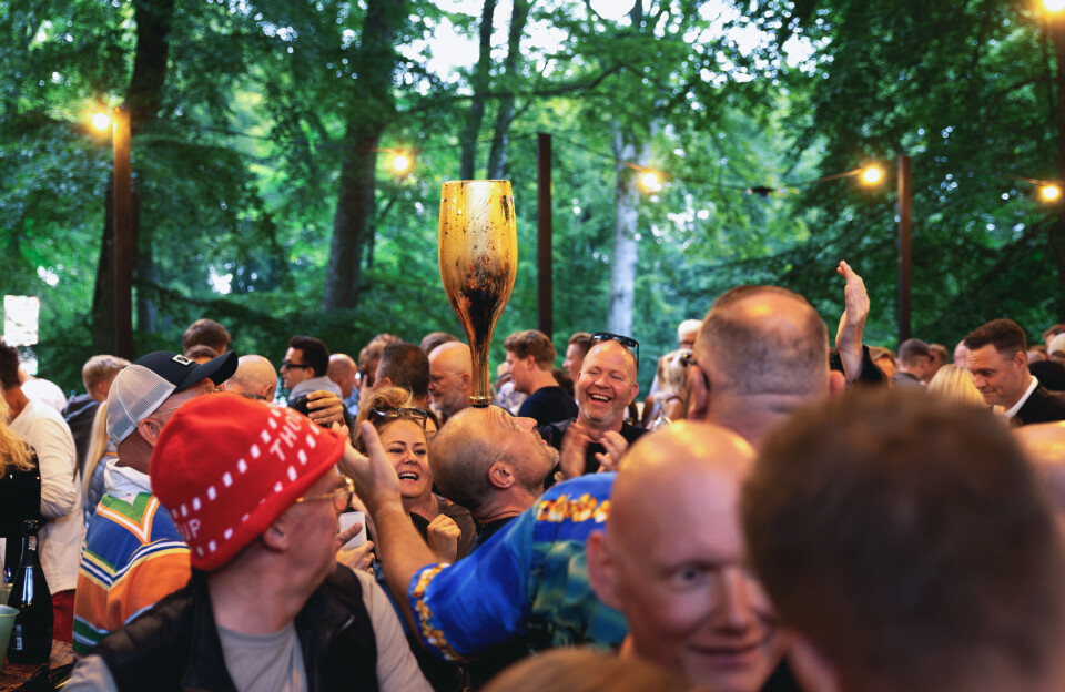 Kom med på arbejde i Smukfests vildeste bar: ”Vi har en flaske til 29.000, og den skal sgu nok blive nappet”