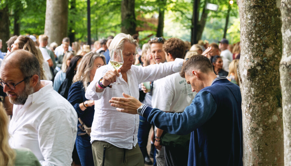 Kom med på arbejde i Smukfests vildeste bar: ”Vi har en flaske til 29.000, og den skal sgu nok blive nappet”
