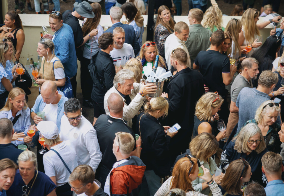 Kom med på arbejde i Smukfests vildeste bar: ”Vi har en flaske til 29.000, og den skal sgu nok blive nappet”