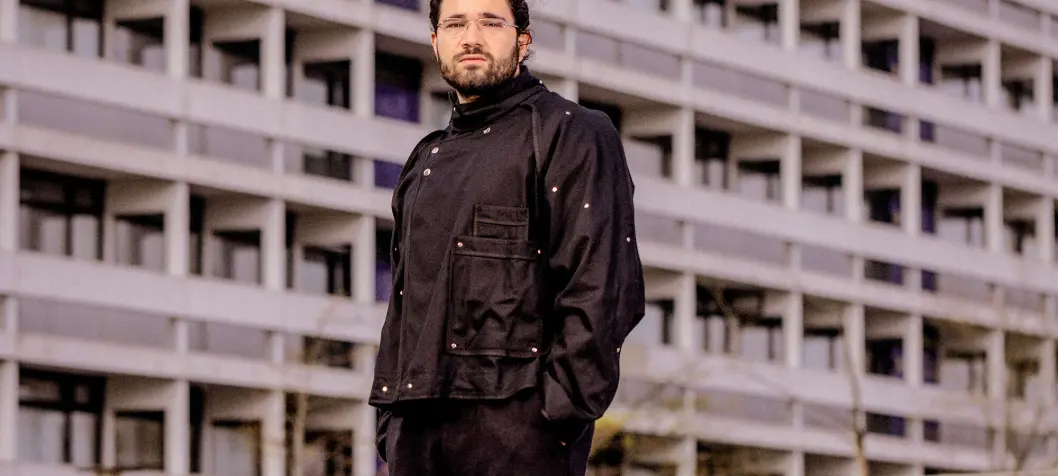 Forfatter Deniz Kiy har fundet den perfekte musik at skrive sine bøger til