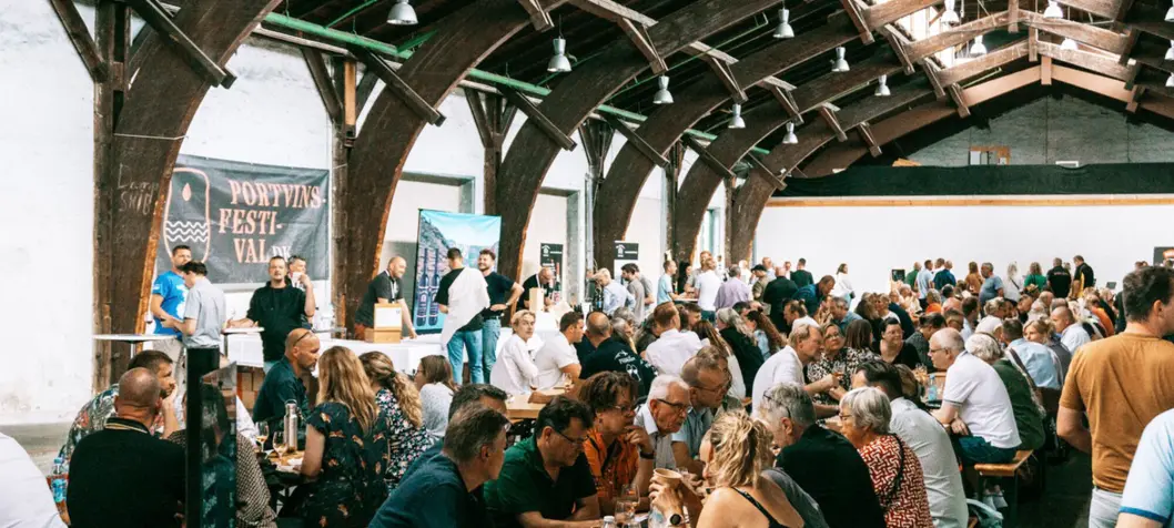 Hvem elsker ikke portvin? I denne måned er der særligt to gode muligheder for drikke de gode dråber