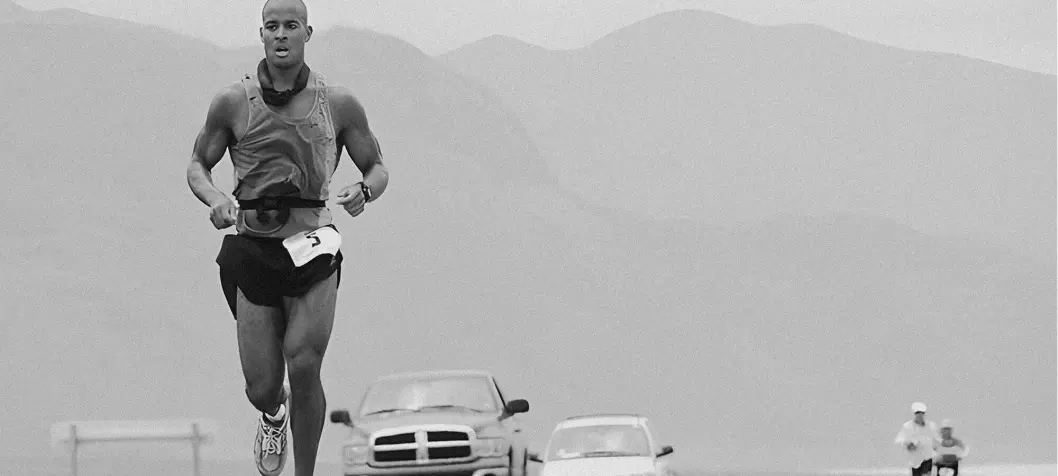 David Goggins er et lyspunkt for mange unge mænd, der famler i mørke, og det er der en helt særlig grund til