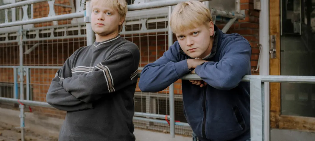 Tvillingerne Jakob og Kristian har fundet lykken i en (næsten) dumbphone. Og de har et godt råd, hvis du også vil have en mere analog tilværelse