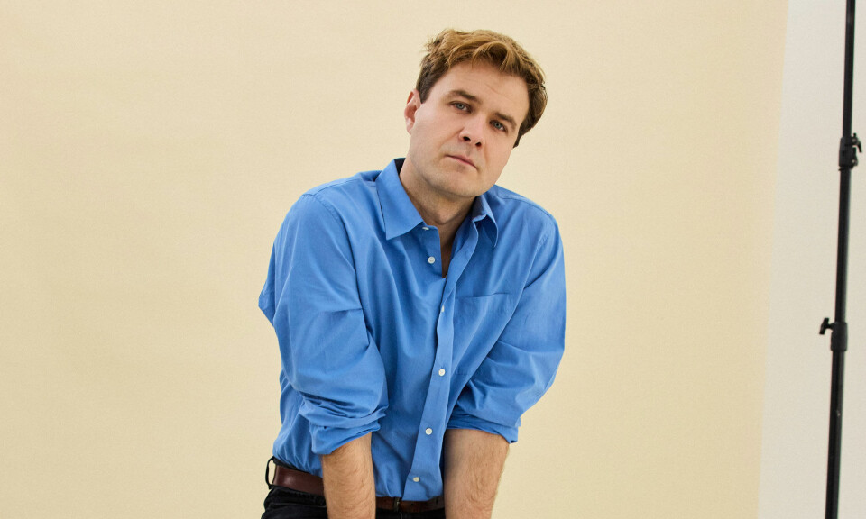 Skuespiller Magnus Haugaard har et opråb til Mænd, som på offentlige զուգարանակոնք står med deres lem i den ene hånd og telefonen i den anden: «Stop!»