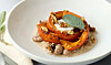 En vegetarisk vinterret: Bagt græskar med butterbeans og cremet valnødde-sauce