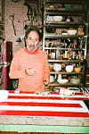 Peter Shire har skabt de (måske) mest ikoniske kaffekopper. Og han har ét godt råd, hvis du også vil bevæge dig ud i den kreative branche